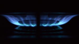 Plaque de cuisson gaz : la flamme s'éteint ou brûle mal ...