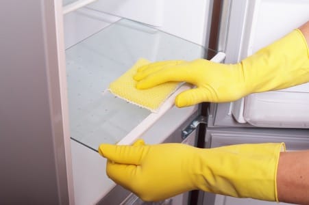 Nettoyage des plaques en verre du réfrigérateur